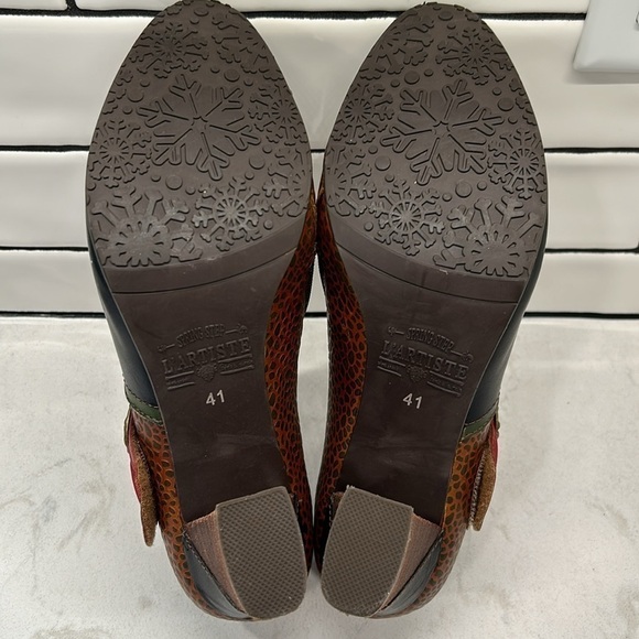 L’Artiste by Spring Step Women's Fia Dress Pump Embossed Hand Painted Leather - Picture 7 of 16